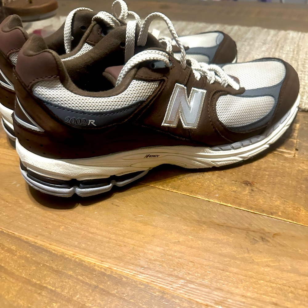 New Balance 2002r